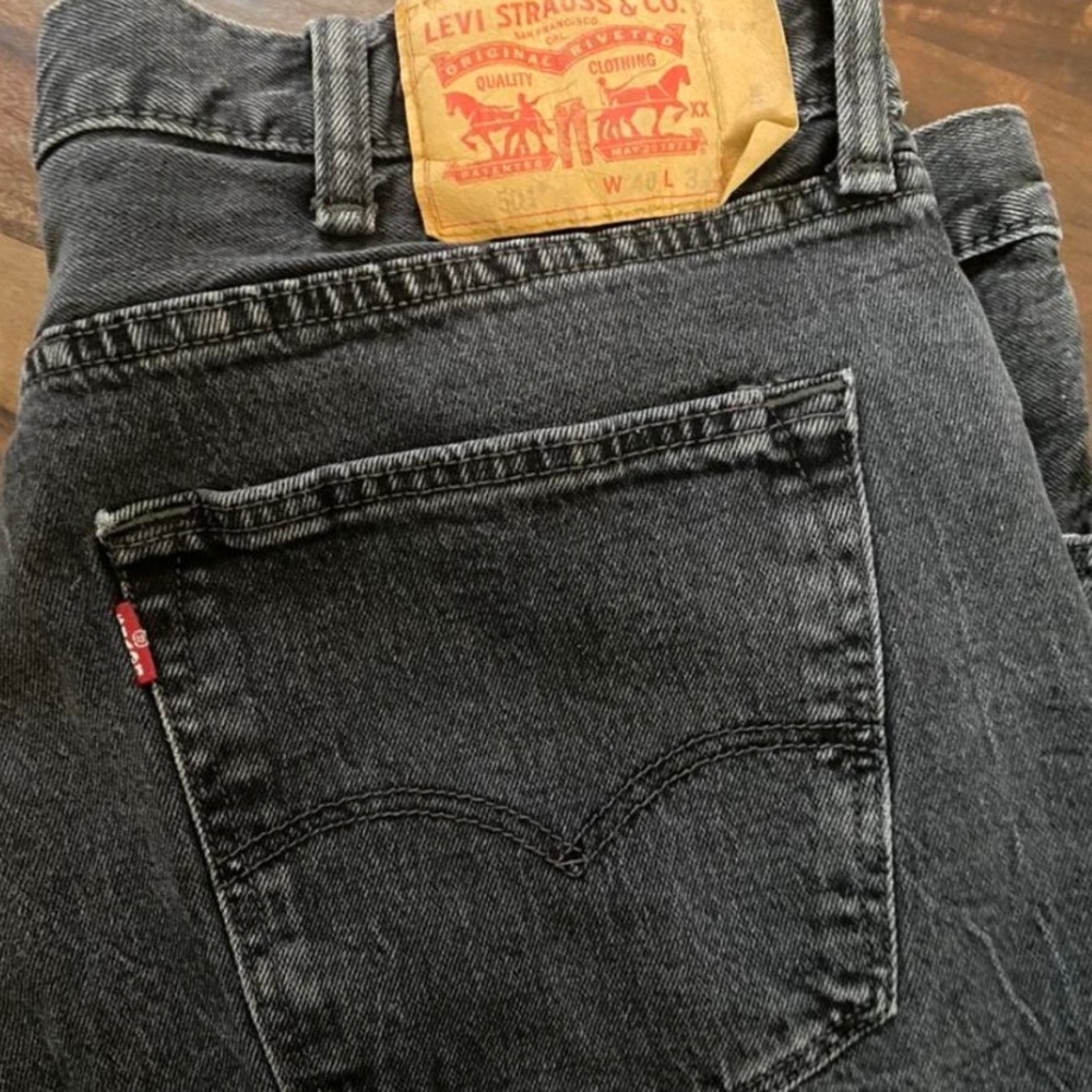 Black wash vintage Levi’s jeans